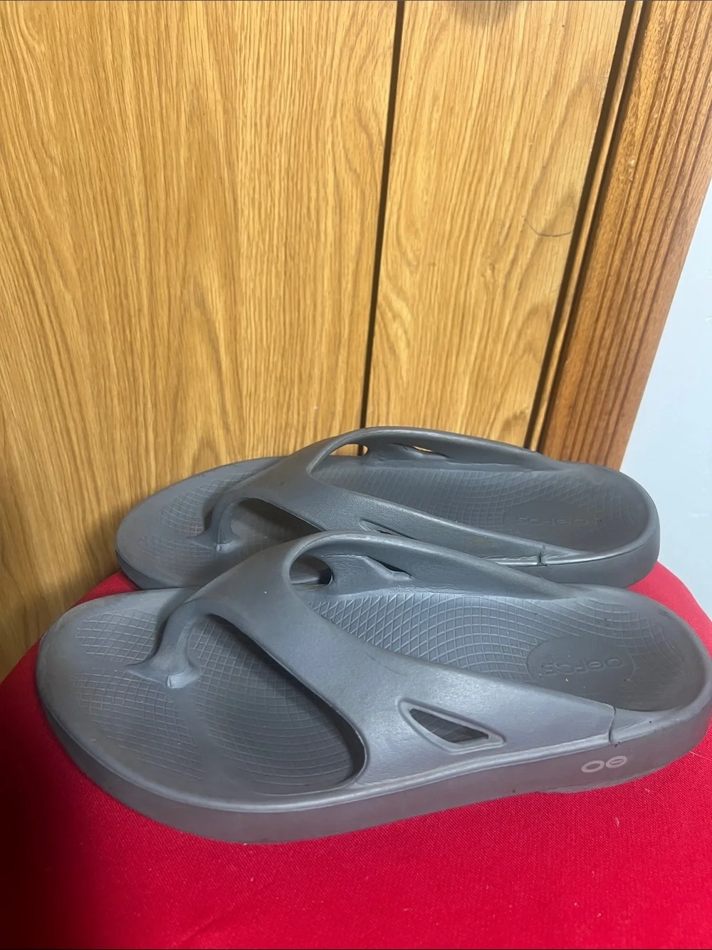 OOFOS Gray Men's Flip-Flop Sandals